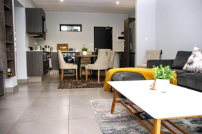 “Pop Inn” modern apartment in heart of Bryanston